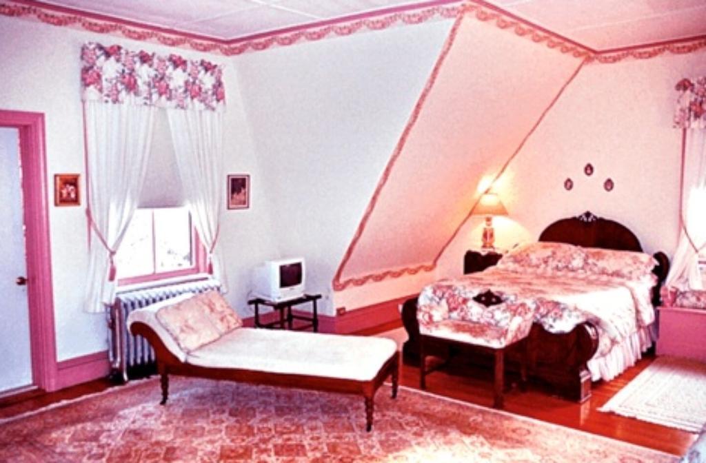 Whistler'S Inn Ленокс Екстер'єр фото